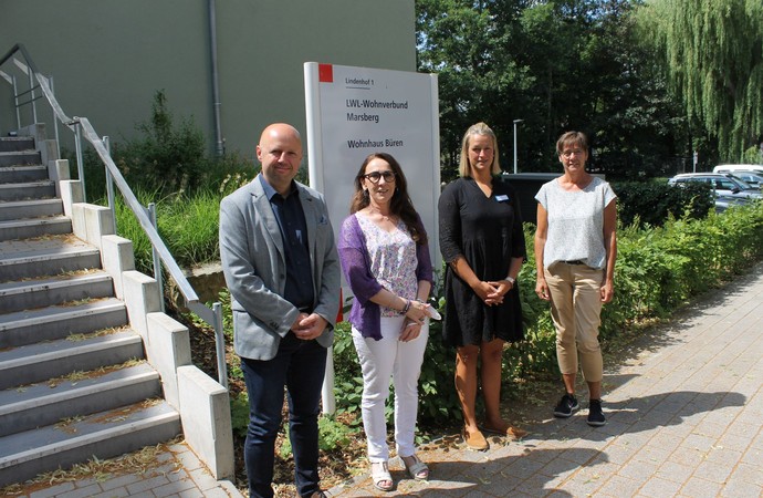 Edis Ahmetspahic, Leitung der Gesundheitsakademie SMMP, A. Engelmann, Leiterin des LWL-Wohnverbundes, Praxis-Koordinatorin S. Niemann, K. Rittmeier